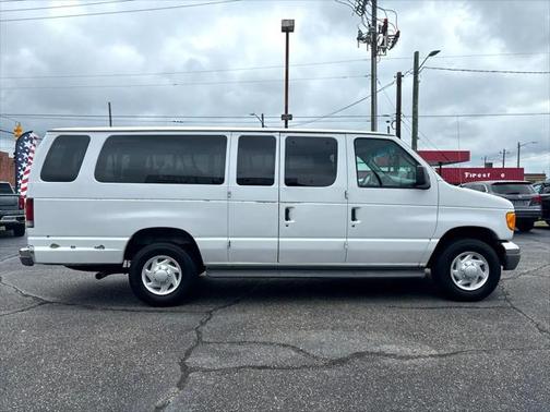 2004 Ford E350 Super Duty XL Wagon