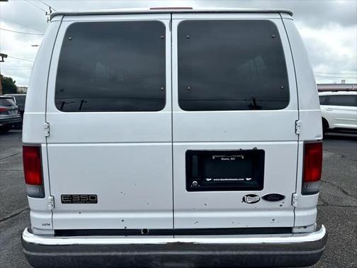2004 Ford E350 Super Duty XL Wagon