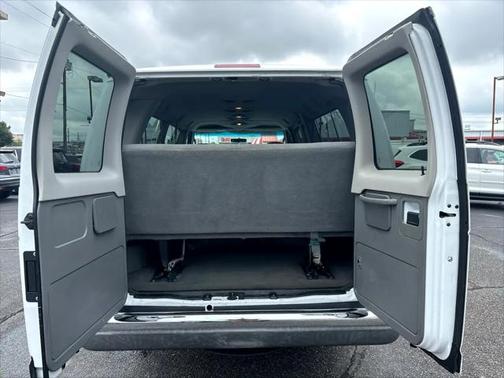 2004 Ford E350 Super Duty XL Wagon