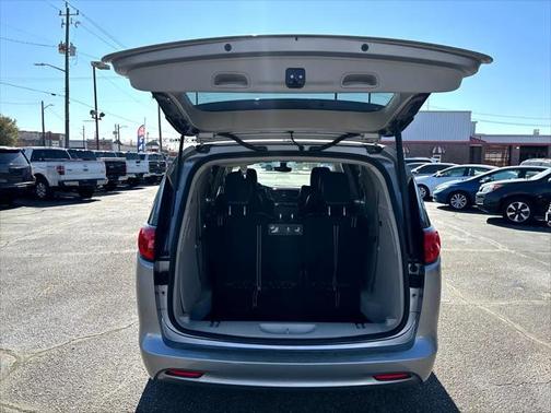 2020 Chrysler Voyager LXI