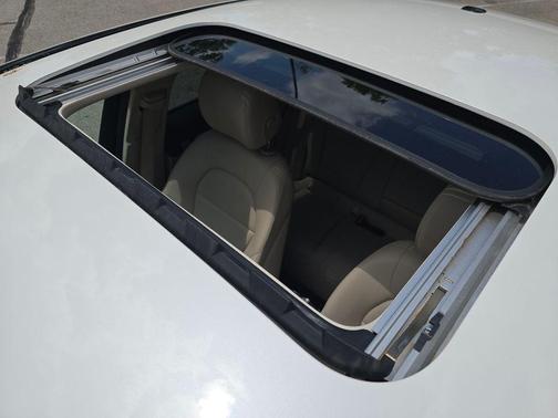 designo Diamond White Metallic 2017 Mercedes-Benz GLC 300 4MATIC Coupe