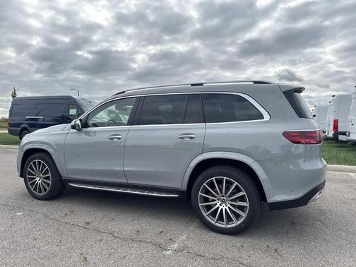 2025 Mercedes-Benz GLS 450 4MATIC