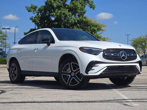 MANUFAKTUR Moonlight White Metallic 2026 Mercedes-Benz GLC 300 Base 4MATIC