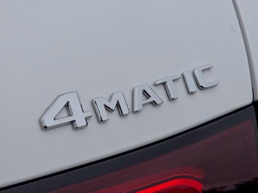 Polar White 2027 Mercedes-Benz GLC 300