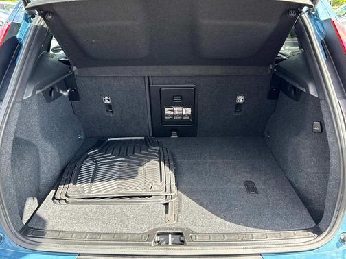 2024 Volvo XC40 B5 Plus Dark Theme