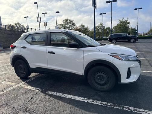 2022 Nissan Kicks S