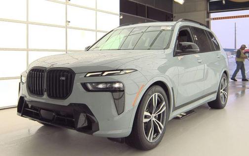 2023 BMW X7 M60i