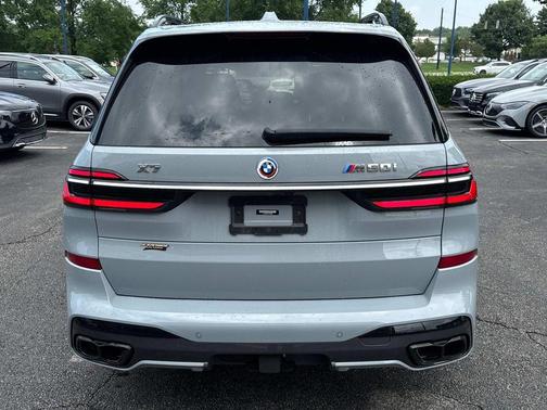 2023 BMW X7 M60i