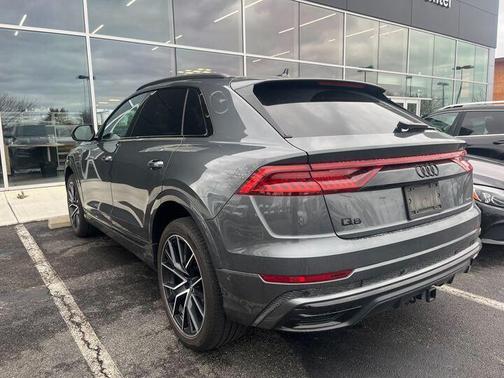 2022 Audi Q8 55 Premium Plus