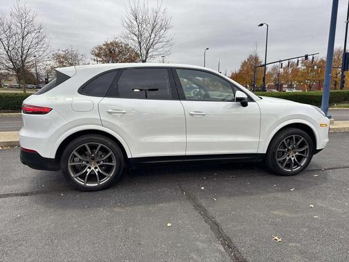 2023 Porsche Cayenne Base