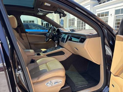 Red 2018 Porsche Macan S