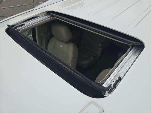 Crystal White Tri-Coat 2017 Cadillac Escalade Luxury