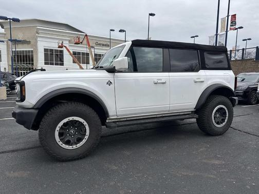 2024 Ford Bronco Outer Banks