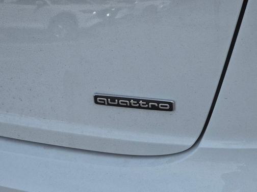 Glacier White Metallic 2026 Audi Q8 55 Premium