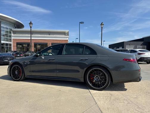2025 Mercedes-Benz AMG S 63 E Base