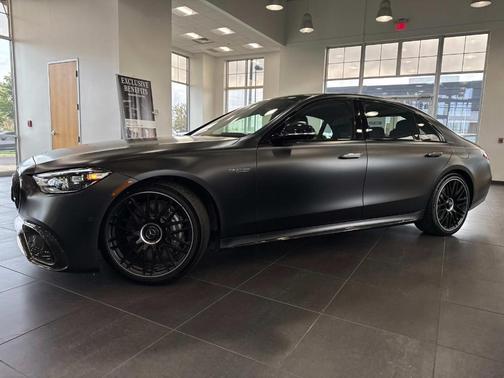 2025 Mercedes-Benz AMG S 63 E Base