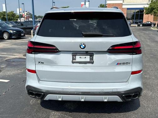 2024 BMW X5 M60i