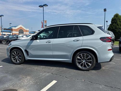 2024 BMW X5 M60i