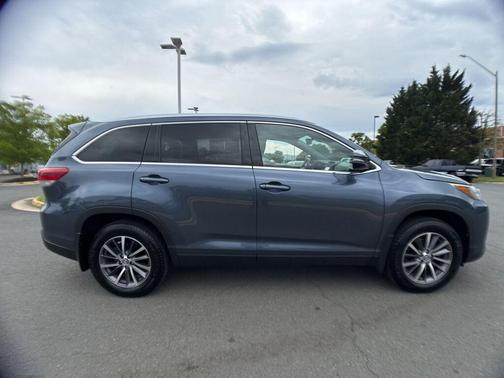 Shoreline Blue Pearl 2019 Toyota Highlander XLE