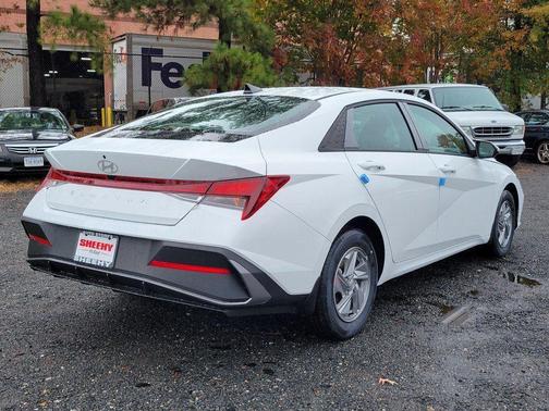 2026 Hyundai ELANTRA SE