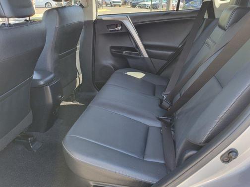 2017 Toyota RAV4 Hybrid SE