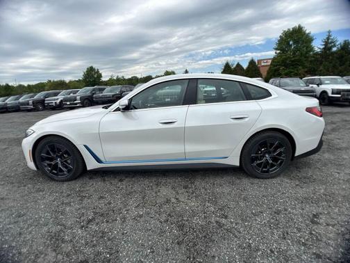 Mineral White Metallic 2022 BMW i4 Gran Coupe eDrive40