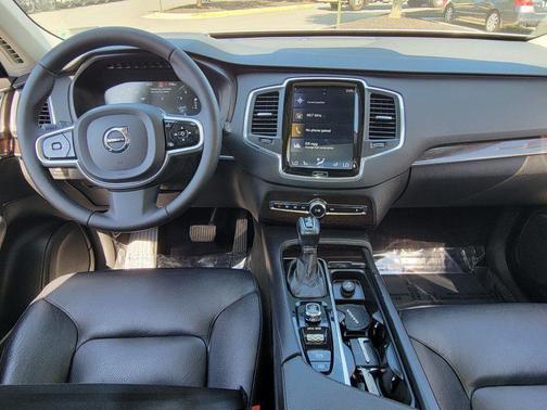 2019 Volvo XC90 T6 Momentum