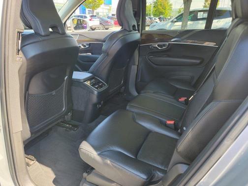 2019 Volvo XC90 T6 Momentum