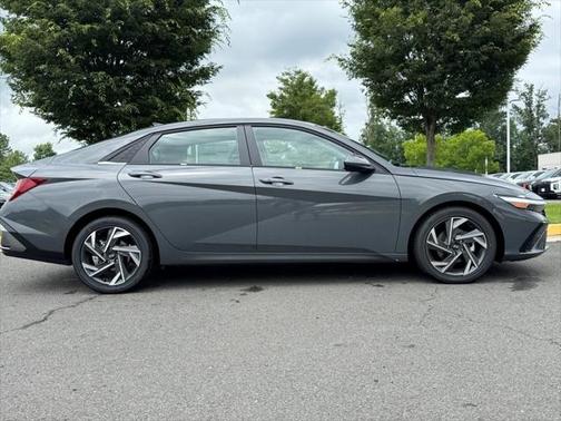 2025 Hyundai ELANTRA SEL