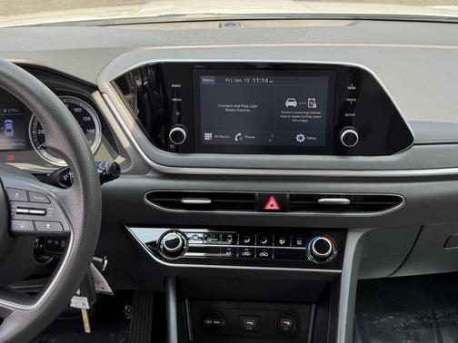 2022 Hyundai SONATA SE
