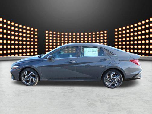 2025 Hyundai ELANTRA SEL