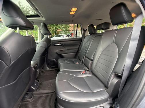 Magnetic Gray Metallic 2020 Toyota Highlander Hybrid XLE