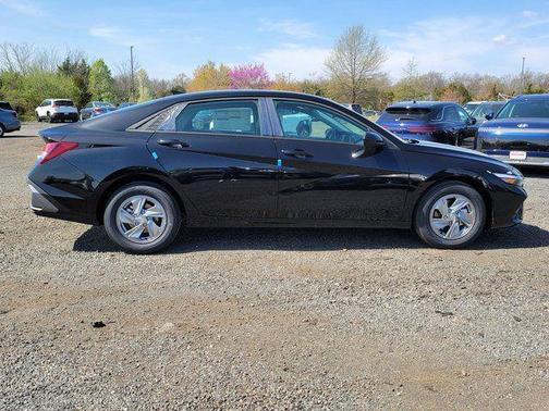 Abyss Black 2026 Hyundai ELANTRA SE
