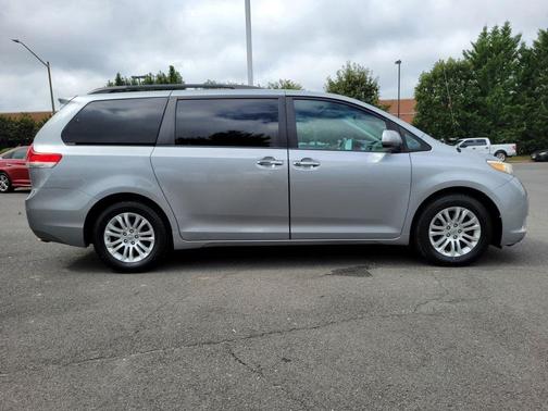 2013 Toyota Sienna XLE