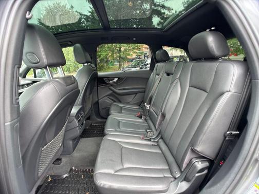 Graphite Gray Metallic 2017 Audi Q7 3.0T Premium