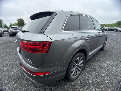 Graphite Gray Metallic 2017 Audi Q7 3.0T Premium