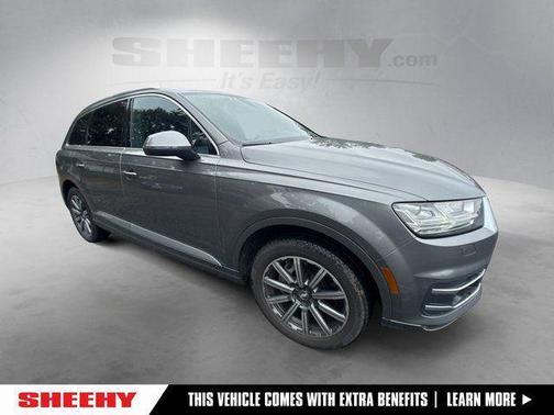 Graphite Gray Metallic 2017 Audi Q7 3.0T Premium