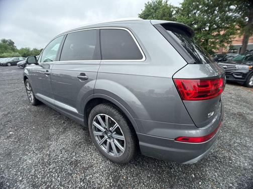 Graphite Gray Metallic 2017 Audi Q7 3.0T Premium