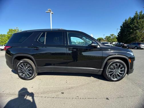 Mosaic Black Metallic 2023 Chevrolet Traverse RS