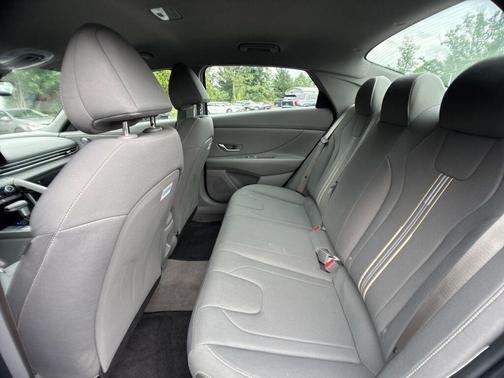 Fluid Metal 2025 Hyundai ELANTRA HEV SEL Sport