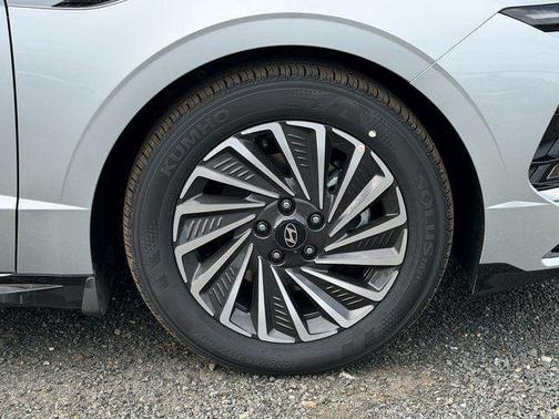 Aero Silver 2026 Hyundai SONATA Hybrid SE