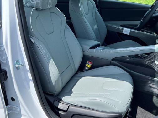 2025 Hyundai ELANTRA HEV Limited