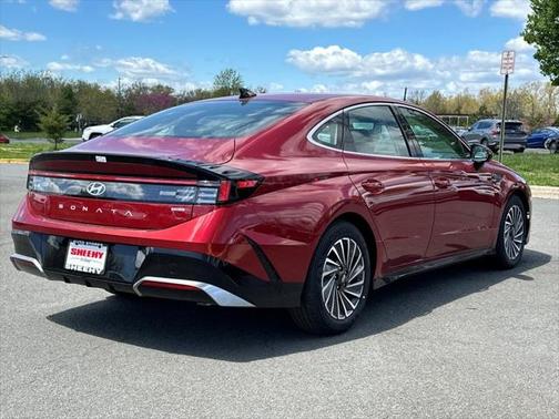 2025 Hyundai SONATA Hybrid SE