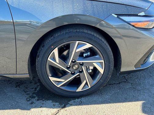 2026 Hyundai ELANTRA HEV Limited