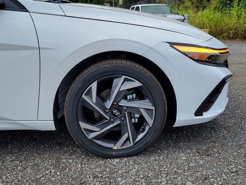 2025 Hyundai ELANTRA HEV SEL Sport