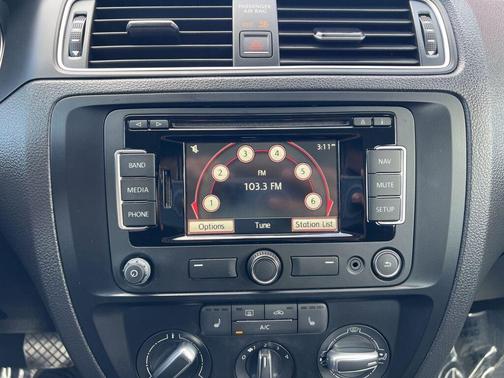 2015 Volkswagen Jetta Auto SE w/Connectivity/Navigation