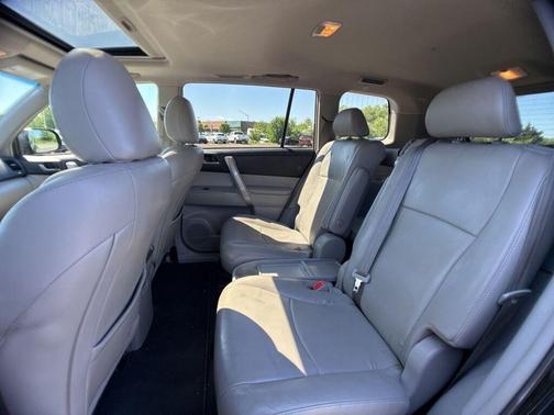 Black 2013 Toyota Highlander SE