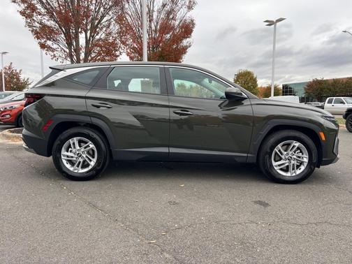 2025 Hyundai TUCSON SE