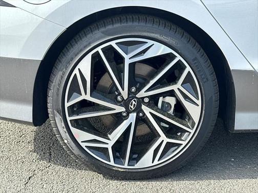 2025 Hyundai IONIQ 6 SE
