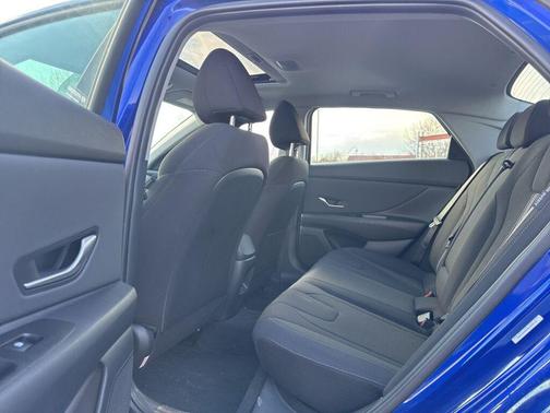 2025 Hyundai ELANTRA SEL